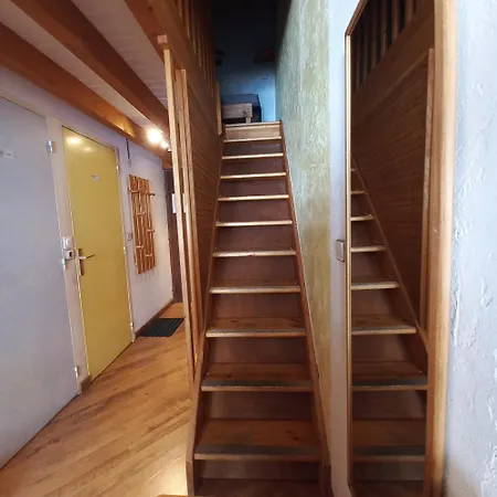 13 Lou Veno Apartment *
