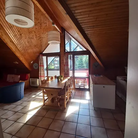 13 Lou Veno Apartment *