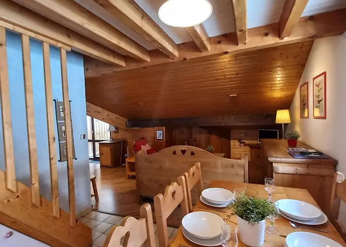 13 Lou Veno Apartment *