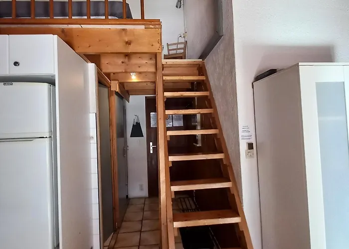 13 Lou Veno Apartment *